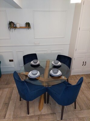 Dining - Cosy 3 bed home near Leeds Bradford airport (Yeadon)