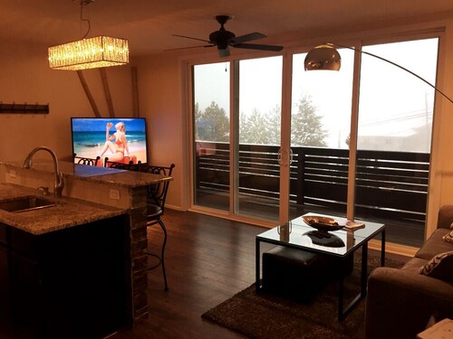 Lookout Mountain Lodge & Chalet with Views!