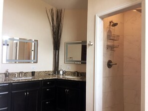Bathtub, jetted bath, hair dryer, towels