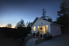 Exterior - True Healing Ocean Retreat (Sooke)