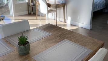 1 多间卧室、熨斗/熨衣板、免费 WiFi、床单