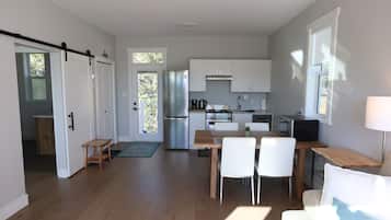 冰箱、微波炉、烤箱、炉灶