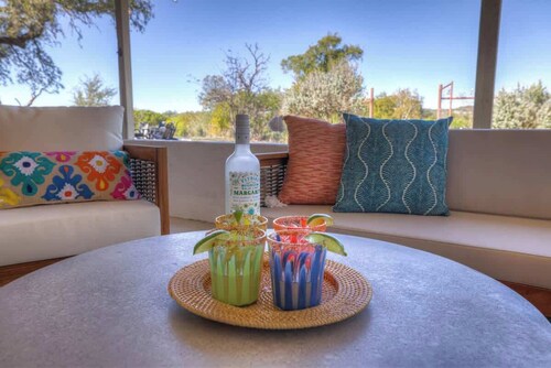 Casa Bonita: Scenic Hill Country Views + Hot-Tub!