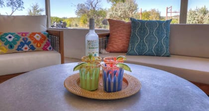 Casa Bonita: Scenic Hill Country Views + Hot-Tub!