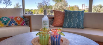 Casa Bonita: Scenic Hill Country Views + Hot-Tub!