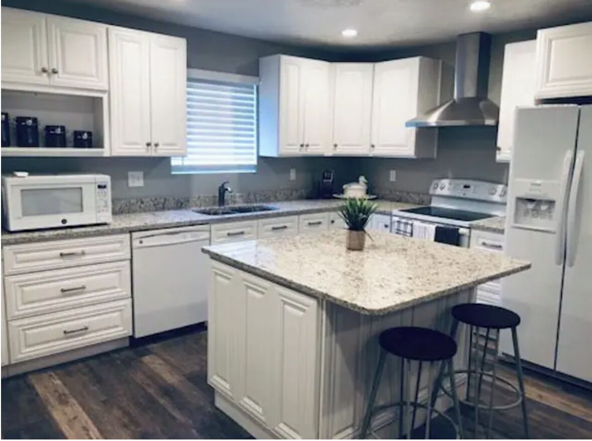 Refrigerador, microondas, horno, placa de cocina