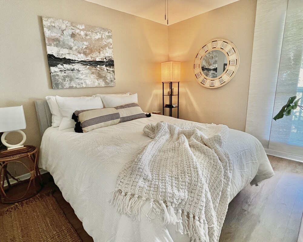 Luxury & Artistic Getaway for two 5 min from Lake Conroe! Walden on