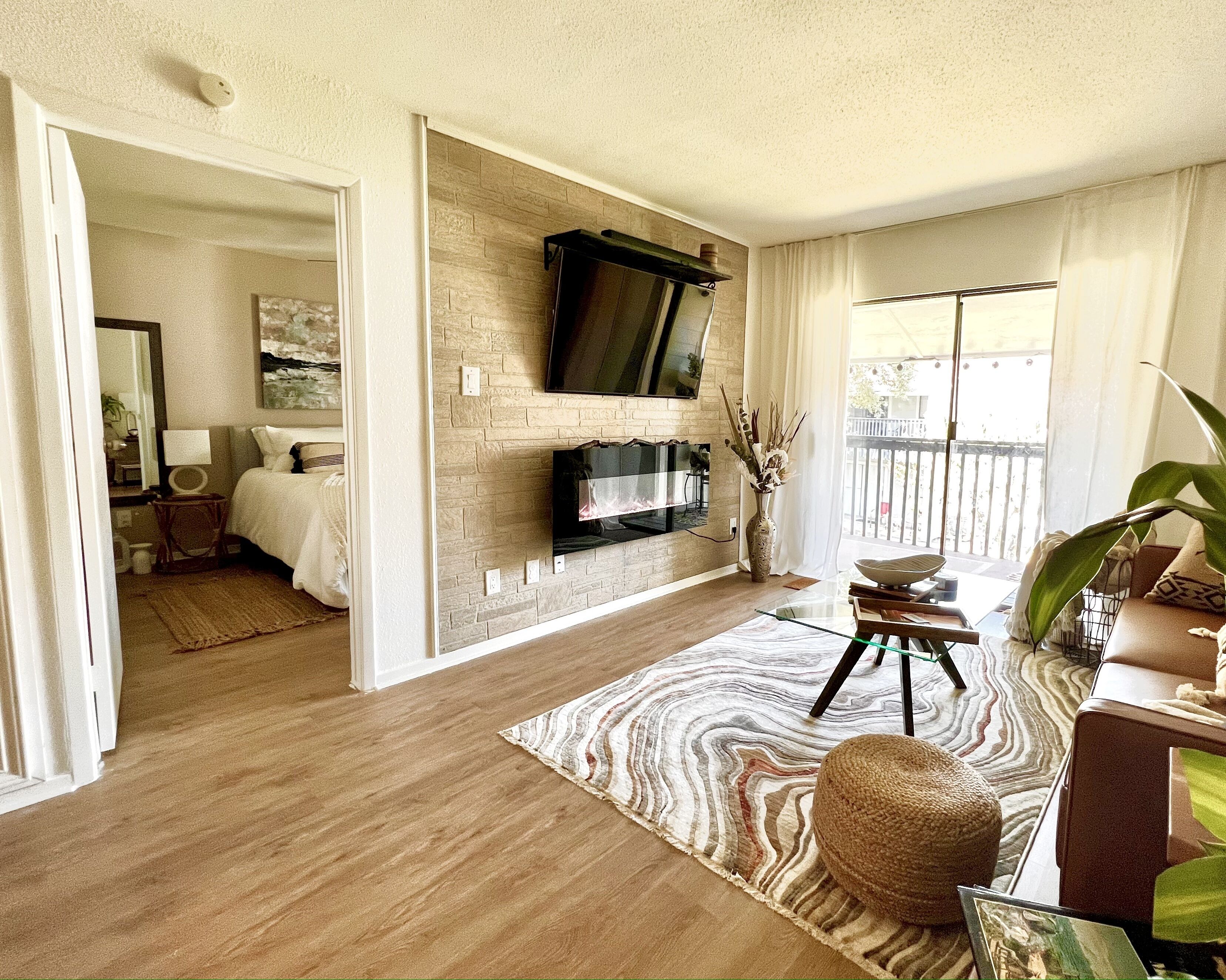 Luxury & Artistic Getaway for two - 5 min from Lake Conroe!