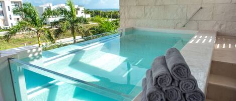 Piscine extérieure, piscine chauffée