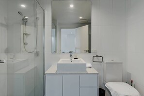 Shower, hair dryer, towels, shampoo