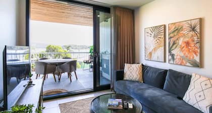 Elegant 2-Bed Apartment with Incredible Bay Views