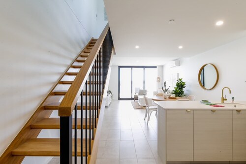 Lavish Coastal 2-Bed with Stunning Ocean Views