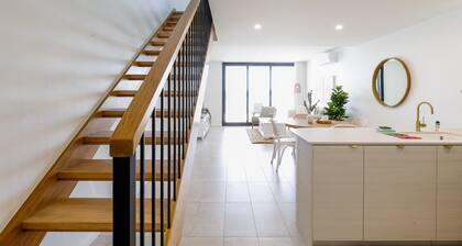 Lavish Coastal 2-Bed with Stunning Ocean Views