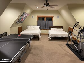 4 Schlafzimmer, Schreibtisch, Reisekinderbett, kostenloses WLAN