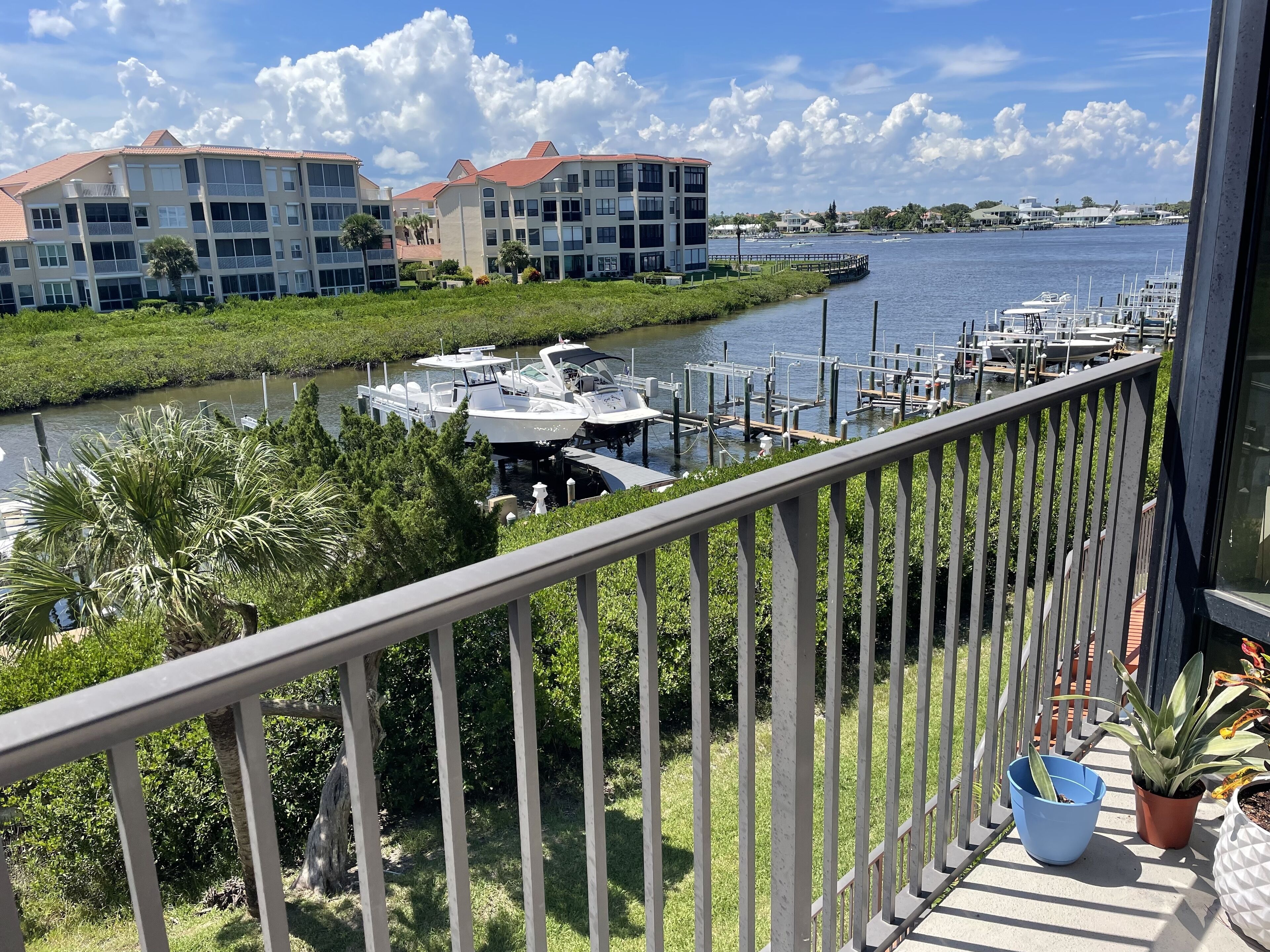 2/2 Condo with Sunsets of the Intracoastal