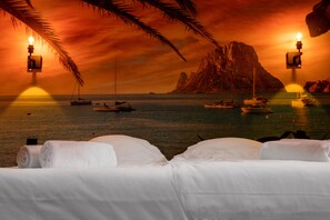Family Quadruple Room | Free WiFi, bed sheets - Boutique Hotel Four (Geldrop)