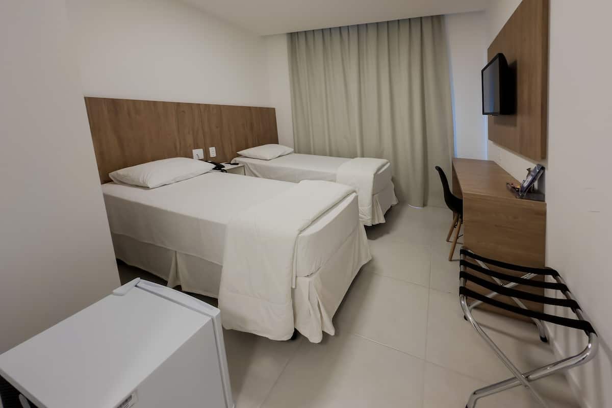 Standard-huone, 2 yhden hengen sänkyä | Minibaari, ilmainen Wi-Fi, vuodevaatteet