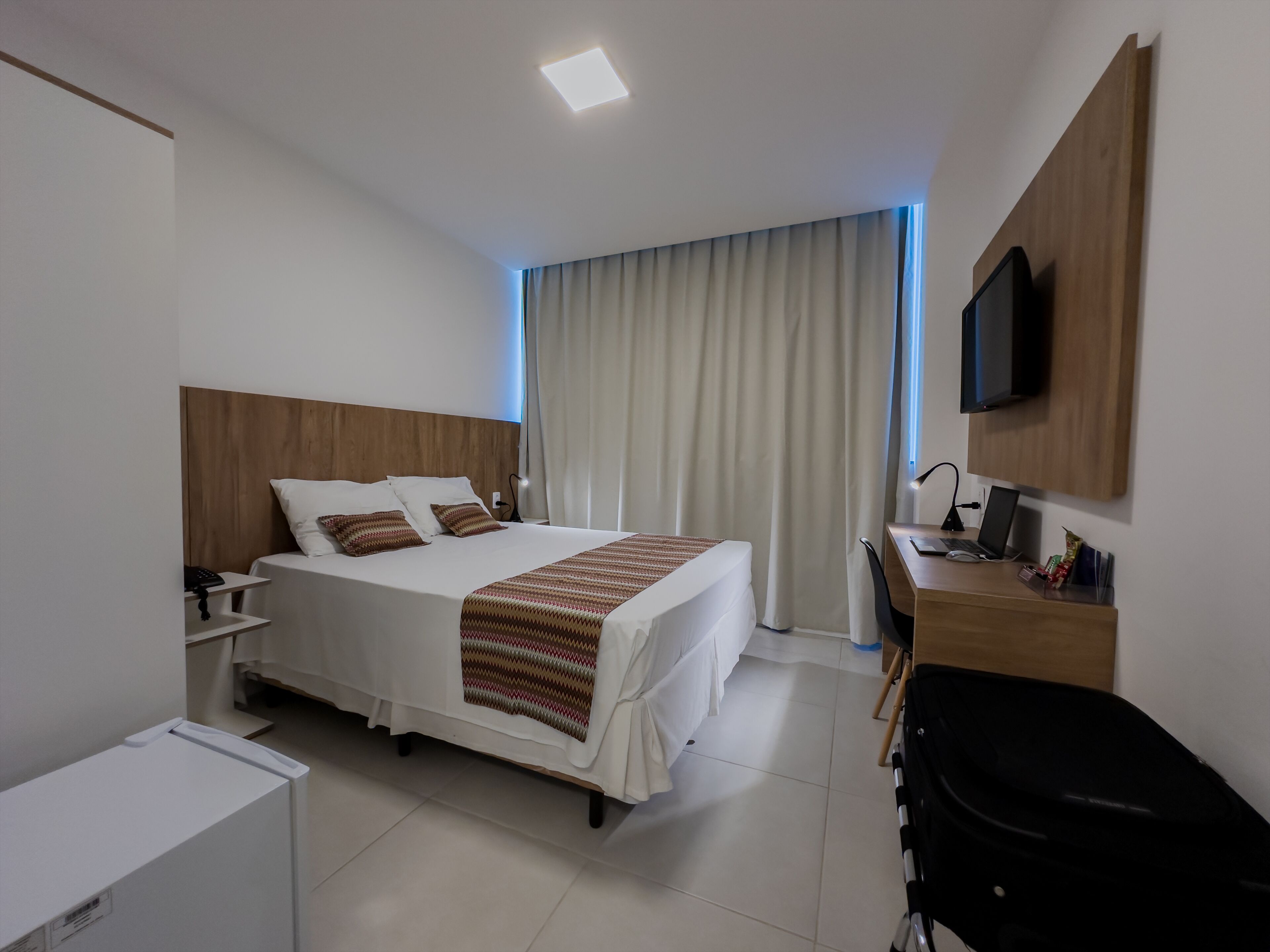 Minibar, wifi gratis, ropa de cama
