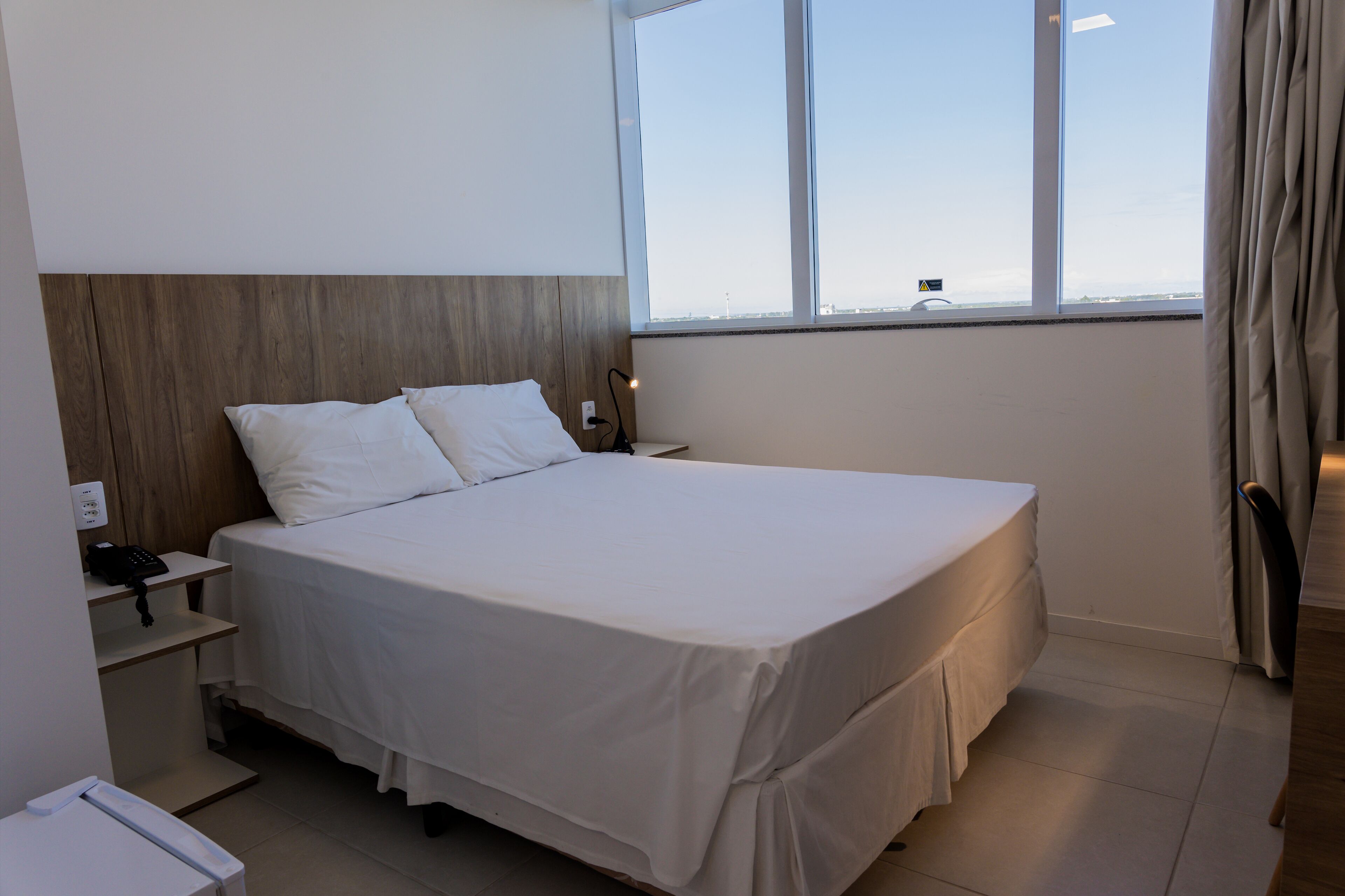 Frigobar, Wi-Fi de cortesia, roupa de cama