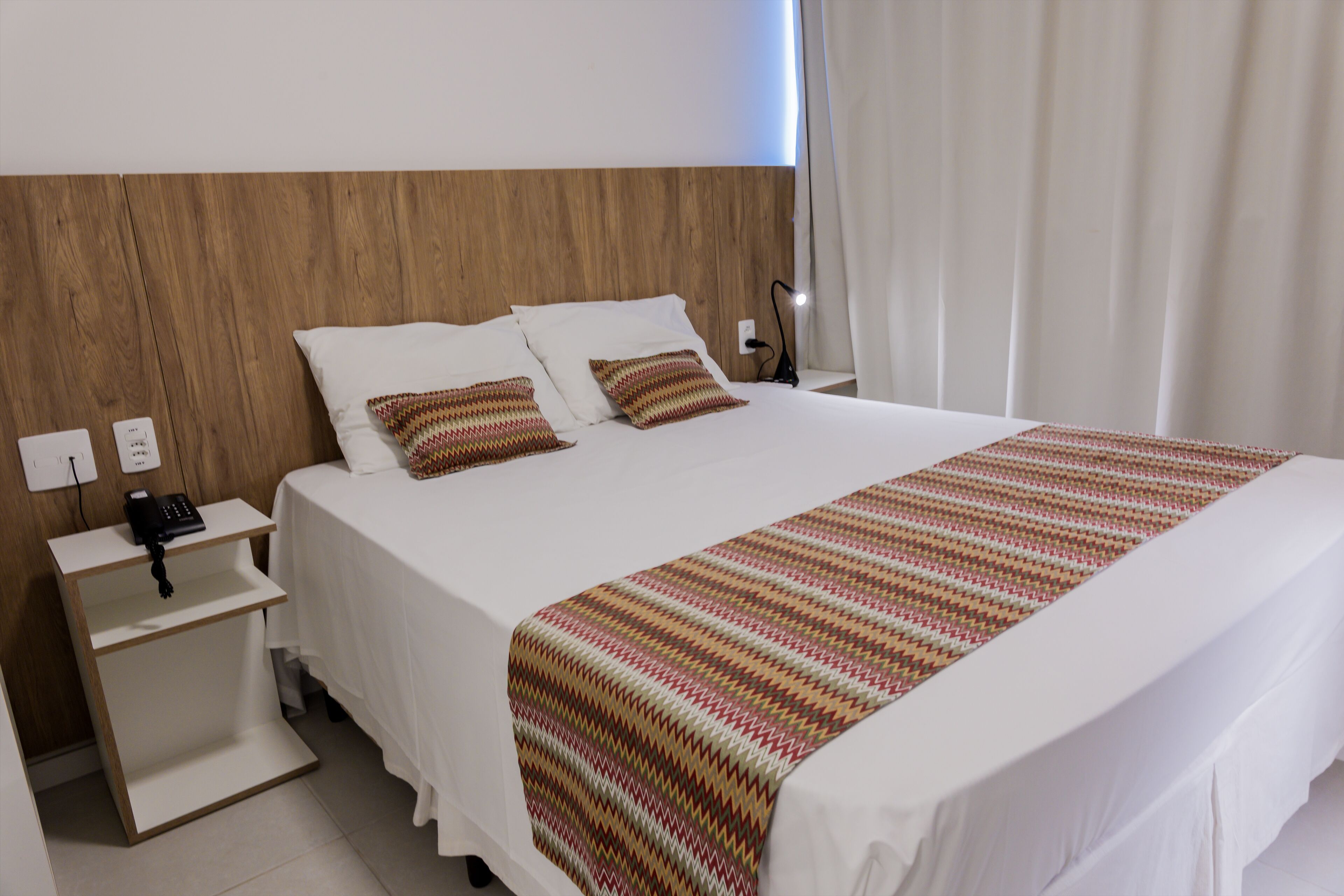 Minibar, free WiFi, bed sheets