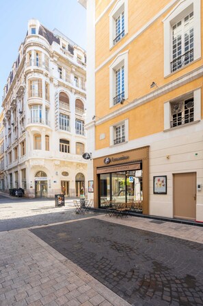 Exterior - Les Petits Pavillons (Marseille)