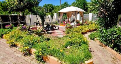 Ferienhaus 'Villa Mimosa' mit privater Terrasse, privatem Garten und Klimaanlage