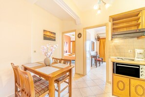 Interior - Holiday Apartment "Mazis Family Apartment" with Sea View, Balcony & Wi-Fi (Corfu)