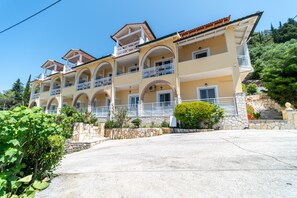Exterior - Studio Apartment "Mazis Studio B" with Sea View, Balcony & Wi-Fi (Corfu)
