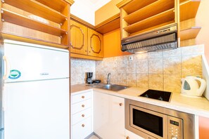 Fridge, microwave, stovetop, coffee/tea maker - Studio Apartment "Mazis Studio A" with Sea View, Balcony & Wi-Fi (Corfu)