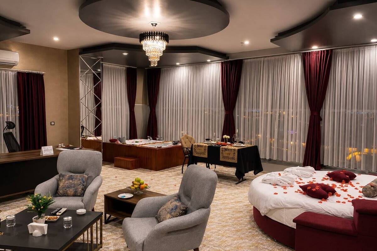 Premium bedding, minibar, desk