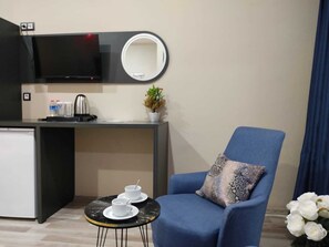 32-inch flat-screen TV with satellite channels, TV - Marblue Hotel (Mardin)