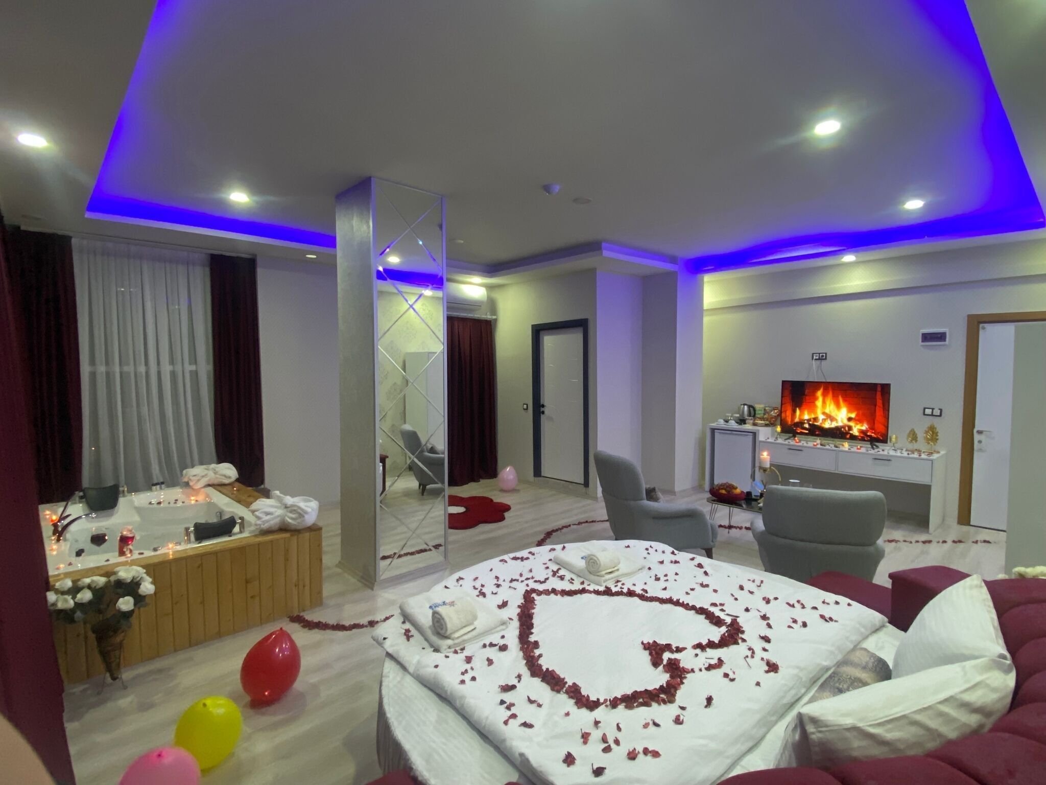 Premium bedding, minibar, desk