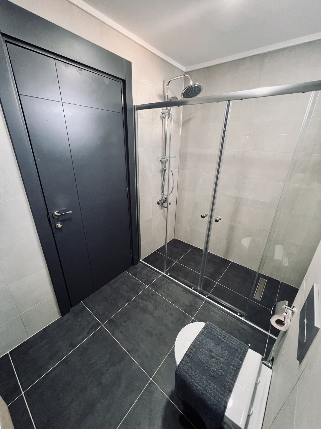 Familienzimmer | Badezimmer | Dusche, Haartrockner, Handtücher, Seife