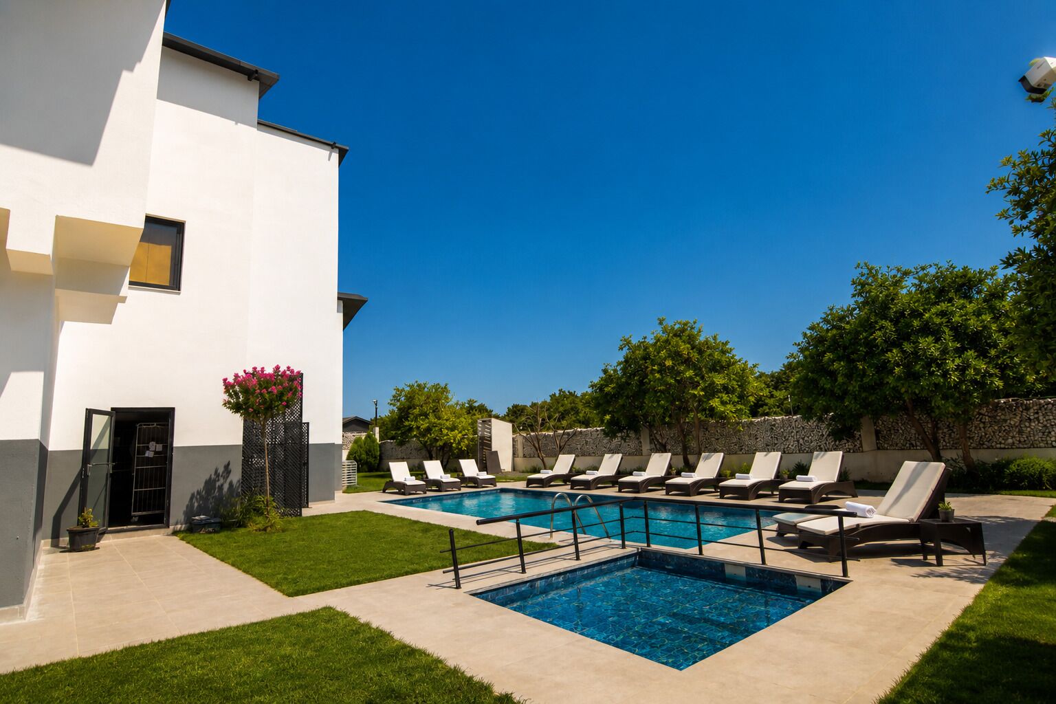 Innenpool, Außenpool, Cabañas (kostenlos), Sonnenschirme
