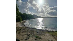 Una spiaggia nelle vicinanze, teli da spiaggia