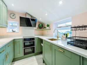 Dishwasher, cookware/dishes/utensils