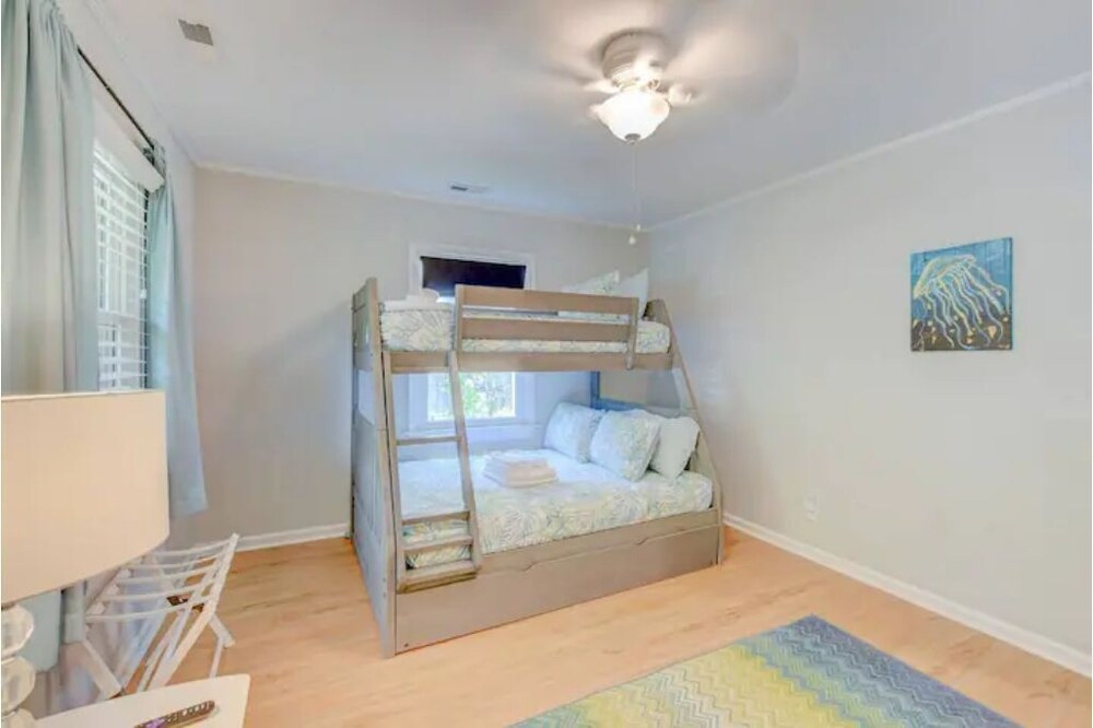 Tree House at Isle of PalmsBeach bungalow w/ pool Isle of Palms Vrbo