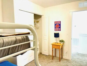 3 dormitorios, tabla de planchar con plancha, wifi y ropa de cama