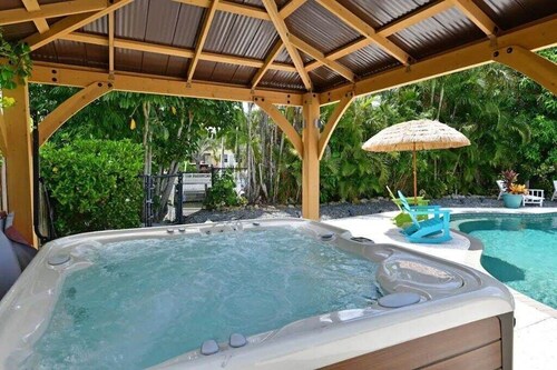 CANAL FRONT! Bring or rent a boat, near AMI/IMG + HEATED POOL