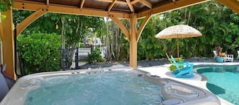 CANAL FRONT! Bring or rent a boat, near AMI/IMG + HEATED POOL
