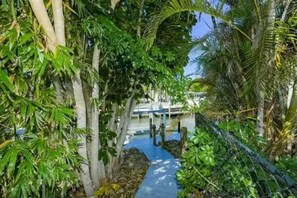 Property grounds - CANAL FRONT! Bring or rent a boat, near AMI/IMG + HEATED POOL (Bradenton)