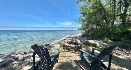 Where the Road Ends, Adventure Begins-Sunset Views&Kayaks at a Boat-Only Hideout