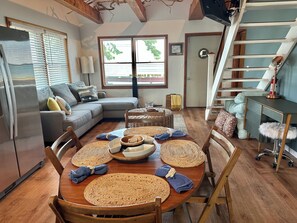 TV - Where the Road Ends, Adventure Begins-Sunset Views&Kayaks at a Boat-Only Hideout (Wolcott)