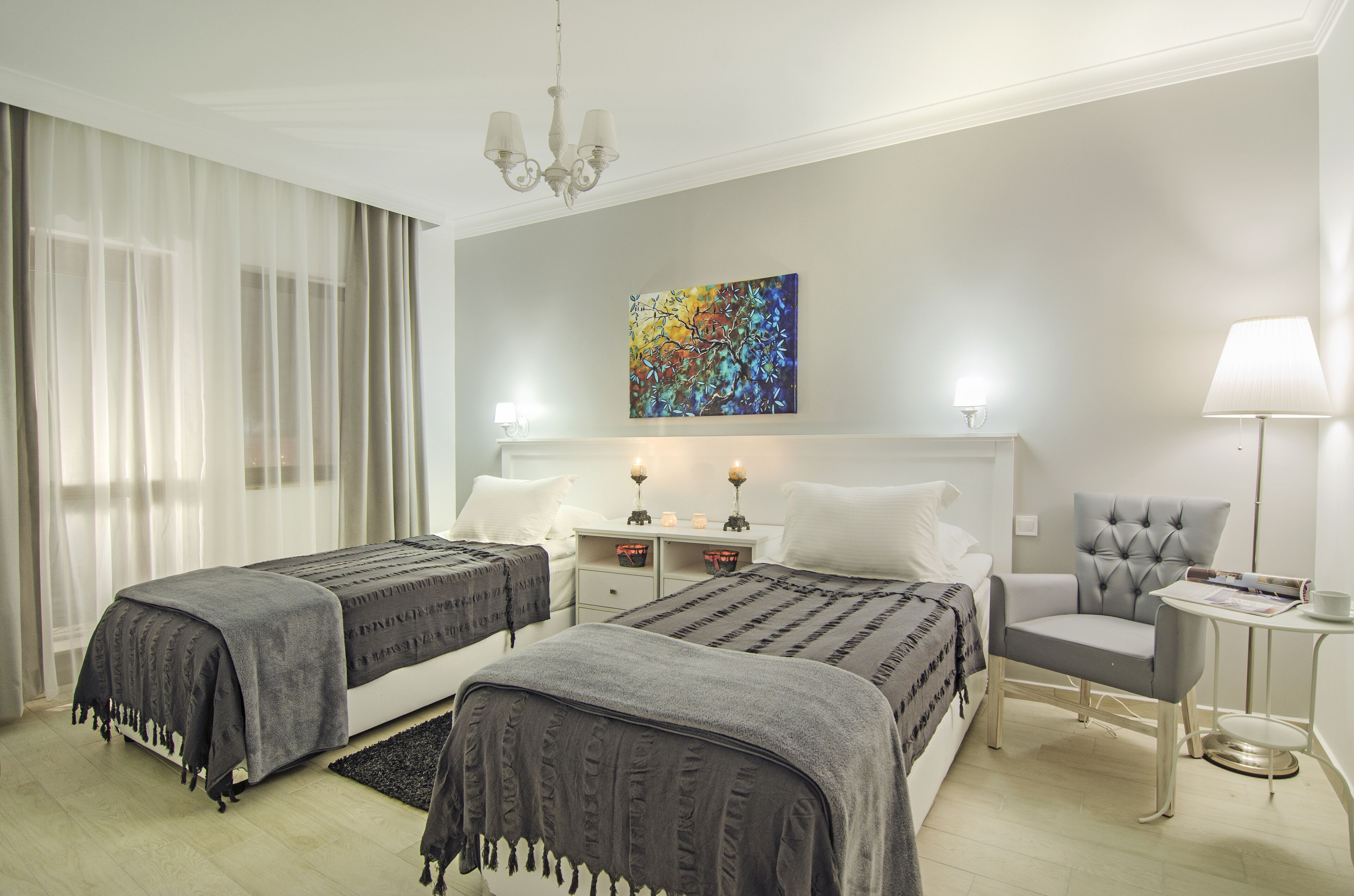 Comfort Apartment | Hypo-allergenic bedding, down comforters, pillowtop beds, in-room safe