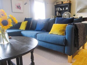 TV - 1 bedroom accommodation in Gloucester (Gloucester)
