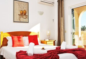 3 quartos, cofres nos quartos, ferros/tábuas de passar roupa
