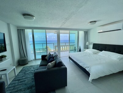 Caribbean Beach front King bed with large balcony
