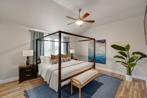 3 chambres, bureau, fer et planche à repasser, lit parapluie