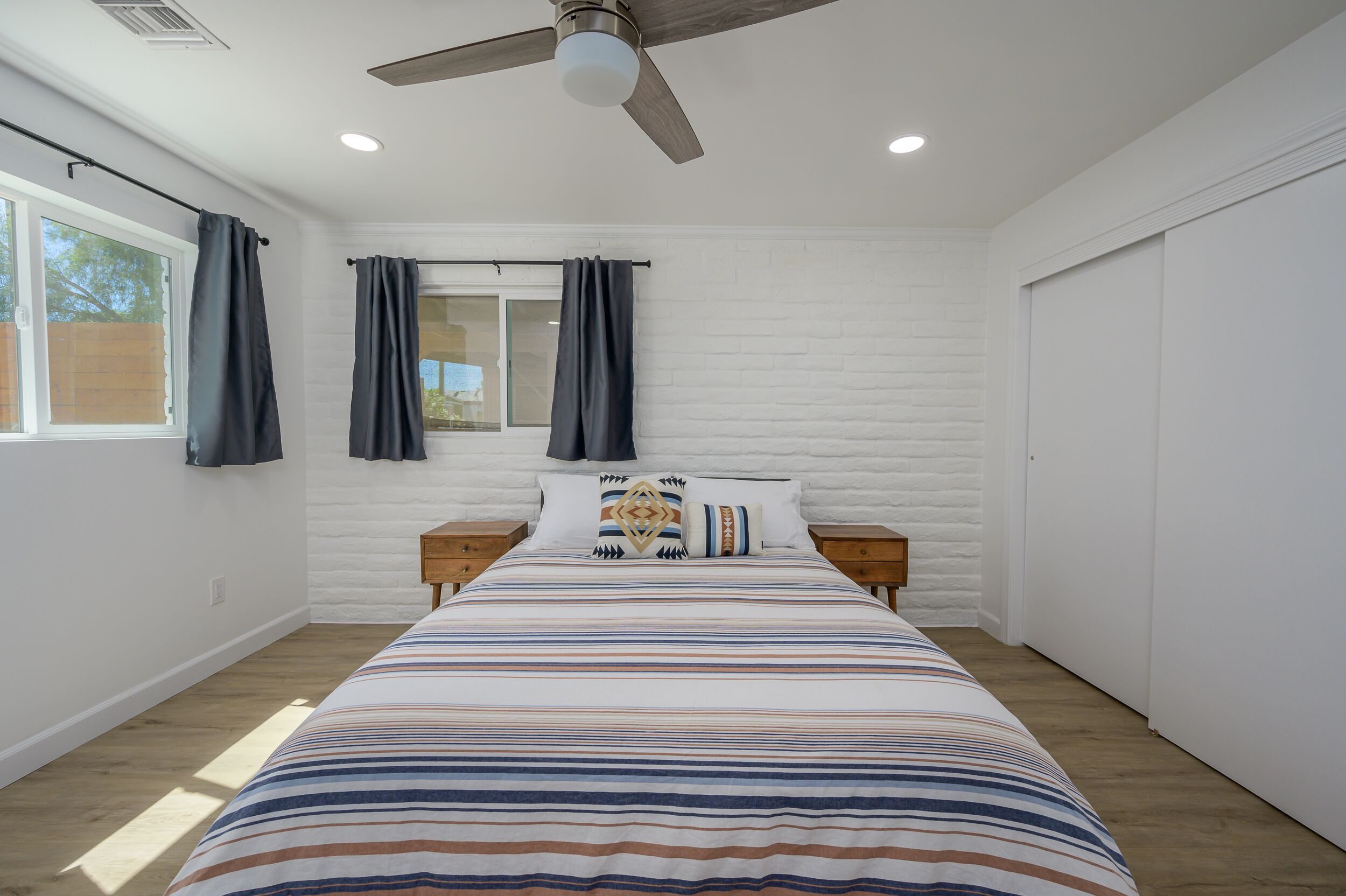 3 عدّة غرف نوم وسرير سفر وواي فاي مجانًا وملاءات أسرّة