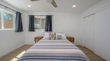 3 عدّة غرف نوم وسرير سفر وواي فاي مجانًا وملاءات أسرّة